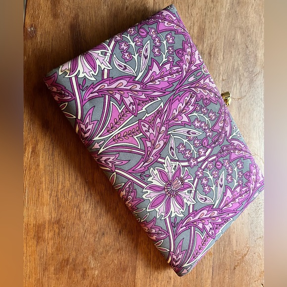 NEW Fuchsia paisley Banana Republic silk clutch (perfect condition) - Picture 2 of 7